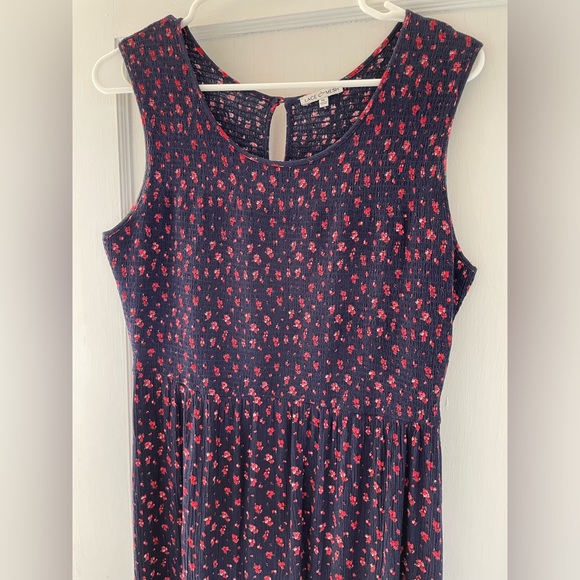 Comfortable, Light, Navy Blue & Red Floral Dress - Picture 9 of 9